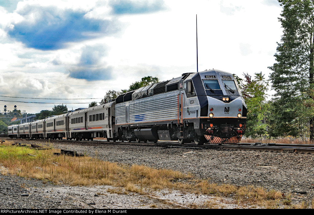 NJT 4024 on train 1157